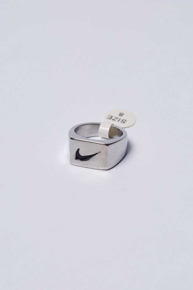 Перстень N квадратный серый