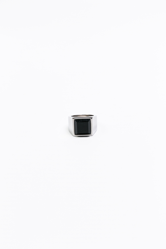 Перстень черный камень квадратный серый