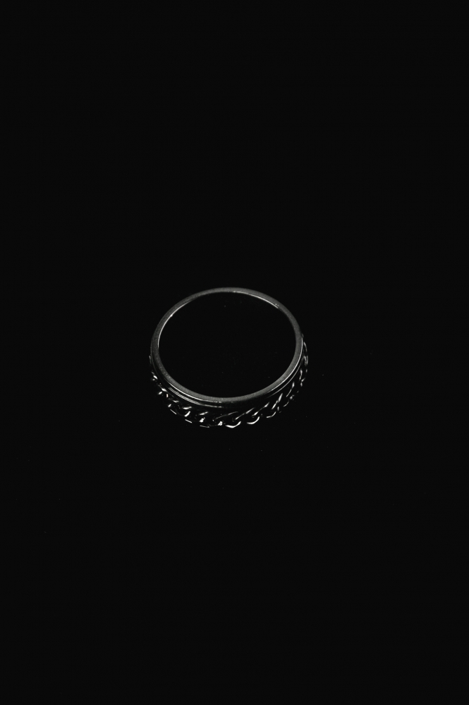 Кольцо черное Цепочка прокрученная 