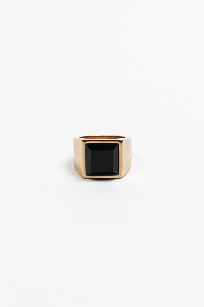 Перстень черный камень квадратный золотой