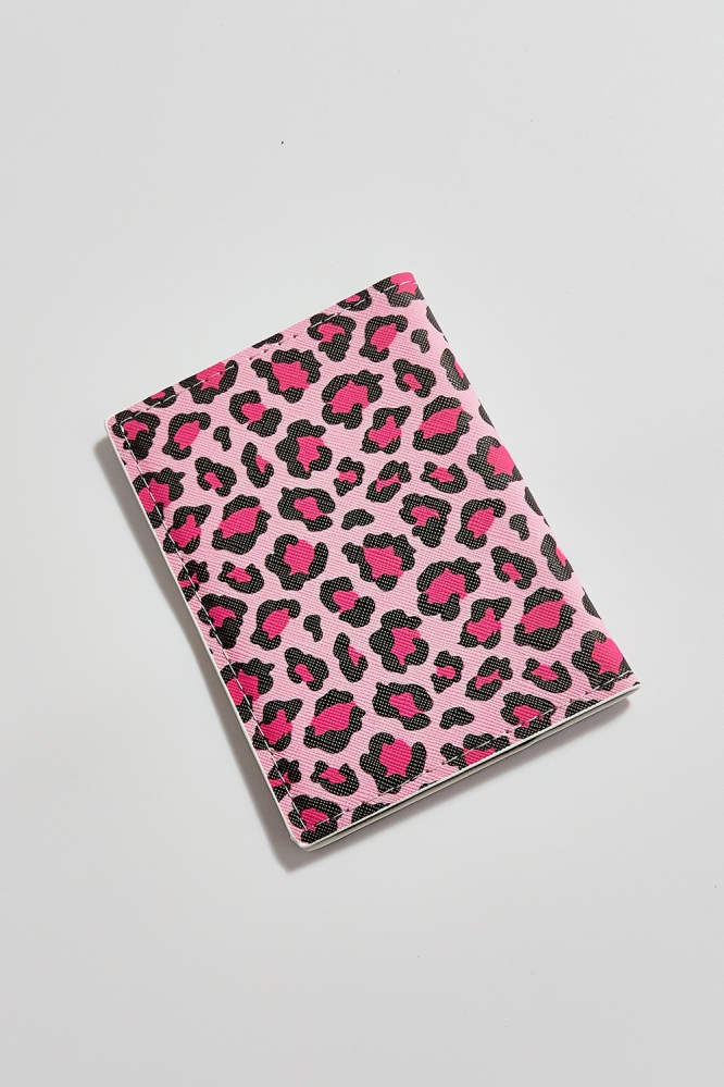 Обложка pink с леопардовым принтом