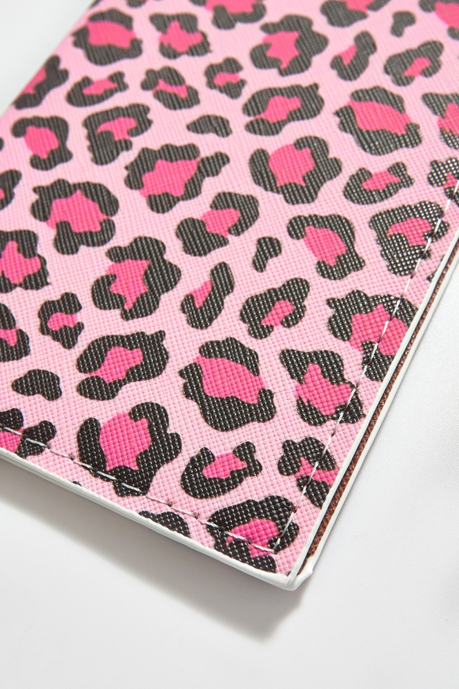 Обложка pink с леопардовым принтом