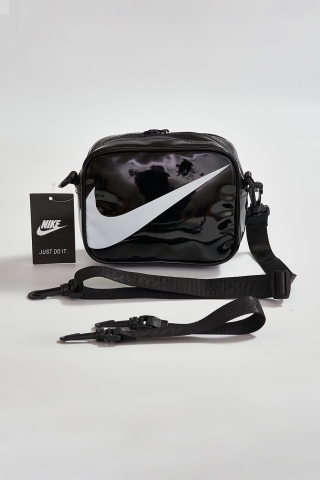 Сумочка Nike глянцевая черная