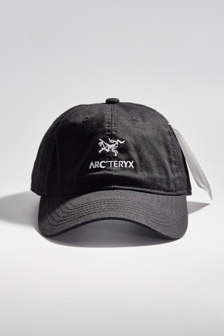Кепка Arc'teryx черная с вышитым логотипом