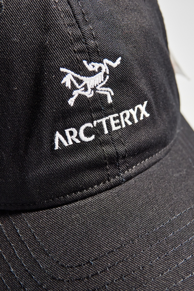 Кепка Arc'teryx черная с вышитым логотипом