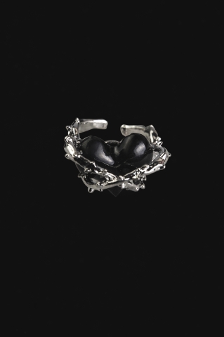Кольцо Сердце в проволоке (черно-серебристое)