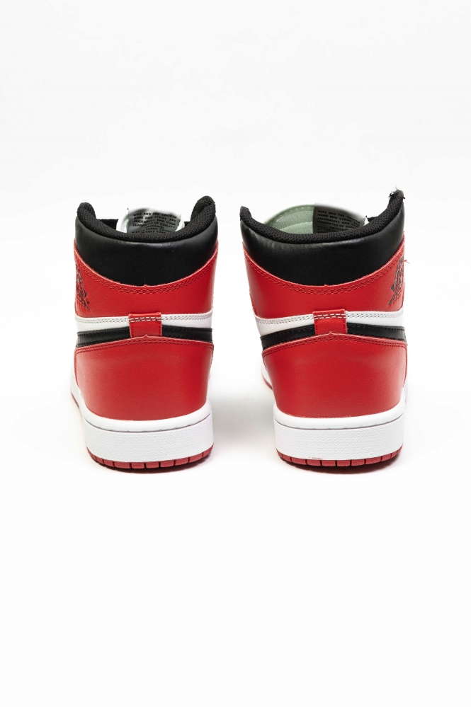 Кроссовки Nike Air Jordan 1 Retro черно-красные