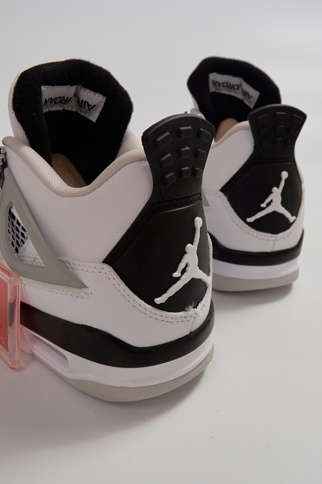 Кроссовки Nike Air Jordan 4 retro бело-черные